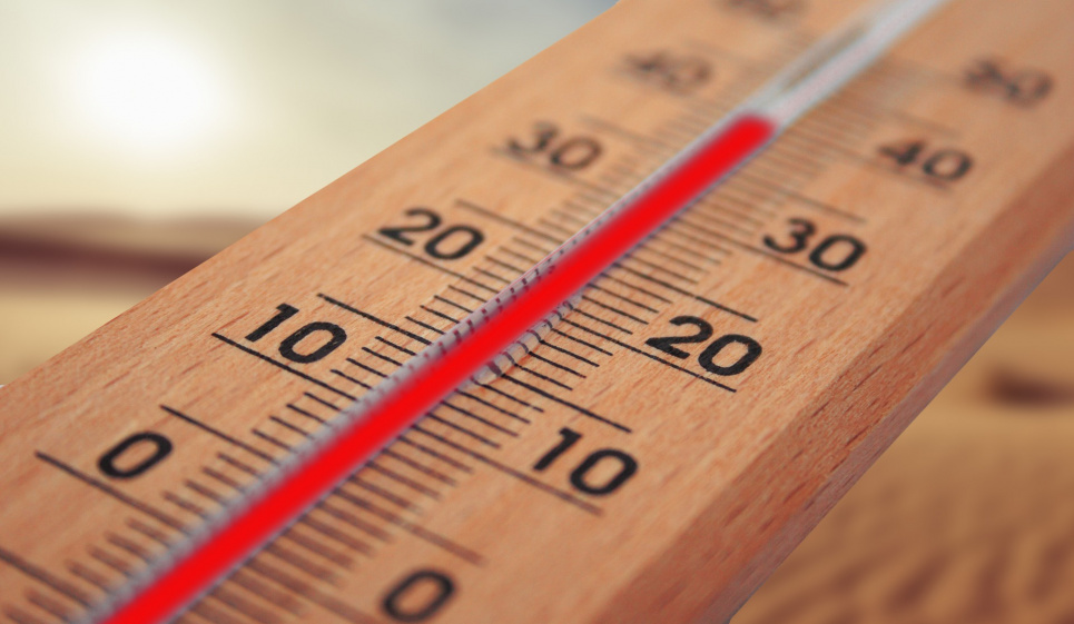 Коли термометр зашкалює: поради лікаря, як пережити аномальну спеку