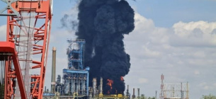 В Румынии произошел взрыв на крупнейшем нефтеперерабатывающем заводе (видео, фото) Фото: twitter.com