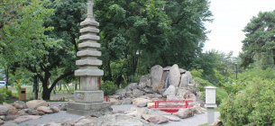 Кияни хочуть зберегти сад каміння в парку Кіото. Урбаністи їх не підтримують