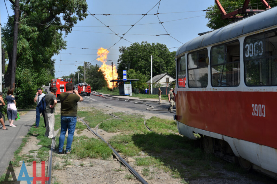 У Донецьку пролунав вибух на газопроводі, сильна пожежа