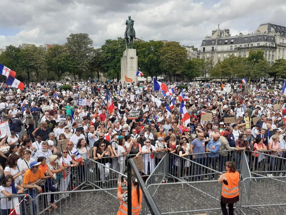 Во Франции прошли акции против «ковидних сертификатов»: 160 тысяч человек вышло на протесты, полиция разгоняла демонстрантов (ФОТО, ВИДЕО) Фото: twitter.com