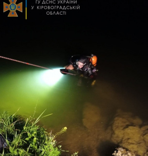 На Кировоградщине двое девочек 7-ми и 8-ми лет утонули в пруду из-за недосмотра взрослых Фото: ДСНС
