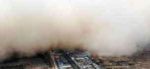 Апокалипсис в Китае: песчаная буря и тайфун обрушились вслед за наводнением