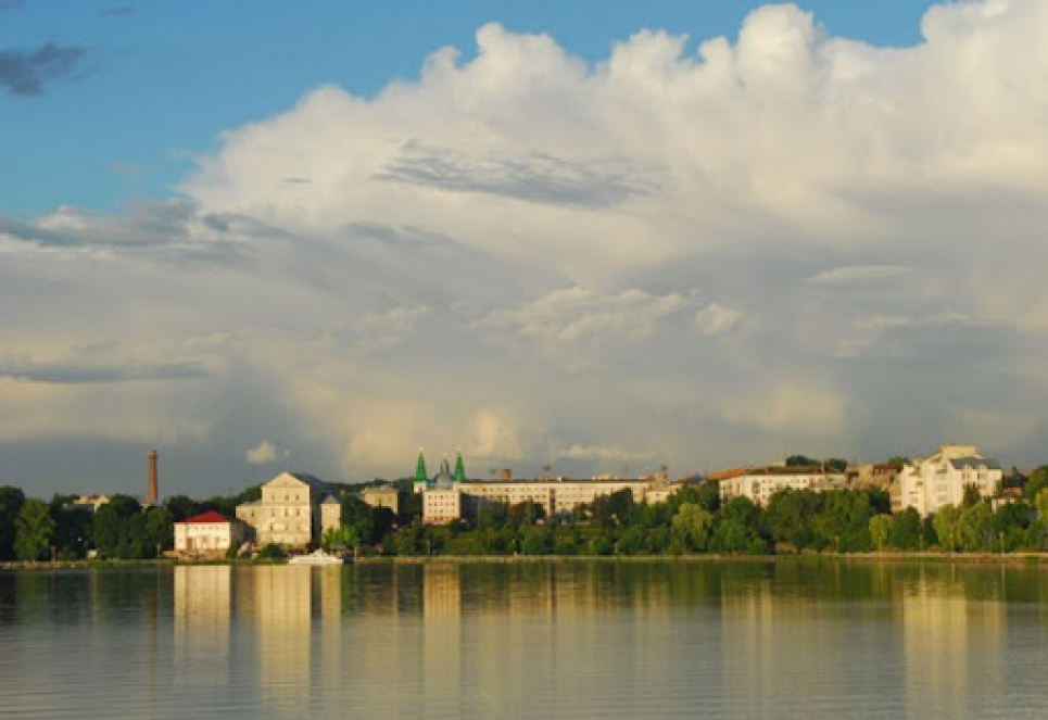 У Тернополі озеро очистили штучно заселеними водоростями Фото:
KARPATY.INFO Blog