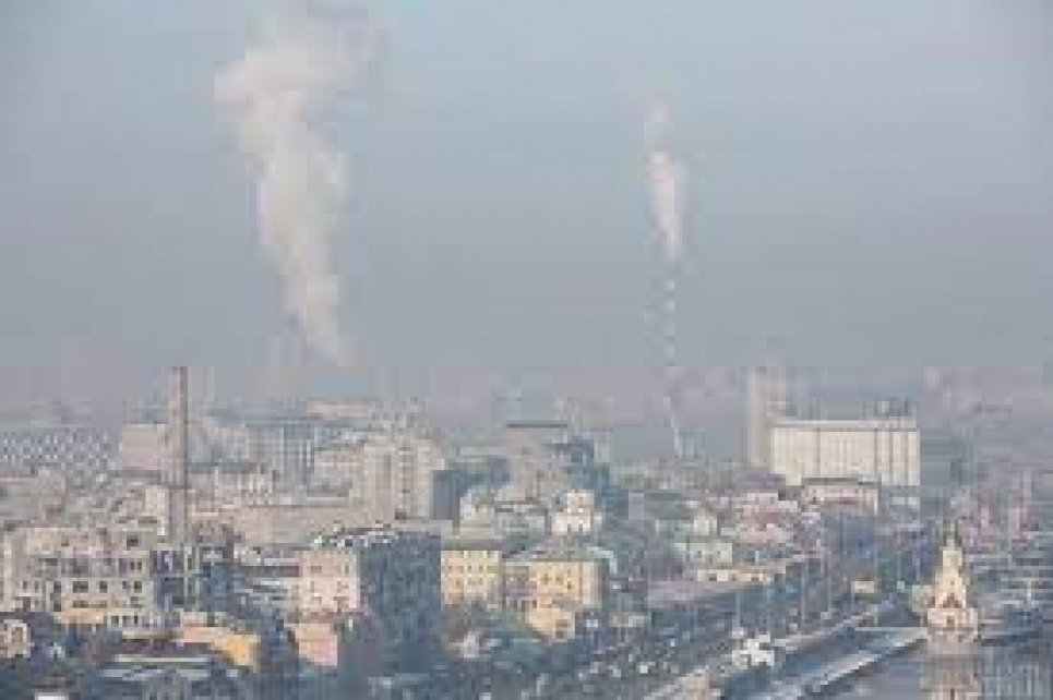 Повітря у Києві: рівень шкідливих речовин перевищує норму у 1,2 - 7 разів Фото:
Хмарочос
