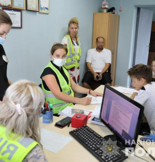 Підлітки, які кидали камені в чоловіка і розпилювали сльозогінний газ, робили таке щонайменше вчетверте Підлітки, які кидали камені в чоловіка і розпилювали сльозогінний газ, робили таке щонайменше вчетверте
