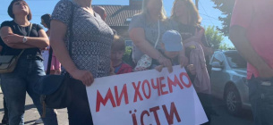Женщины и дети горняков бастуют под стенами ГП «Львовуголь»