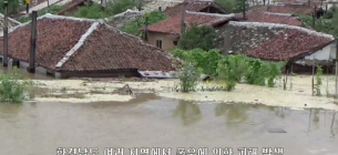 Ливни в Северной Корее: вода до крыш, дамбы — смыты