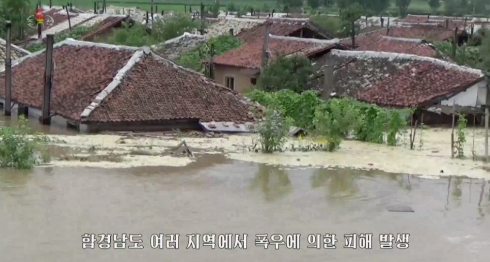 Ливни в Северной Корее: вода до крыш, дамбы — смыты Ливни в Северной Корее: вода до крыш, дамбы — смыты