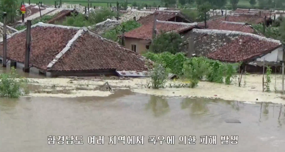 Ливни в Северной Корее: вода до крыш, дамбы — смыты