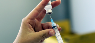 Наявна офіційна інформація не викликає бажання вакцинуватися — адвокат