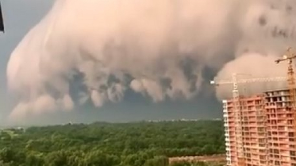 Редкое явление: Львов накрыло уникальное облако «грозовой воротник» (ВИДЕО) Фото Zaxid.net