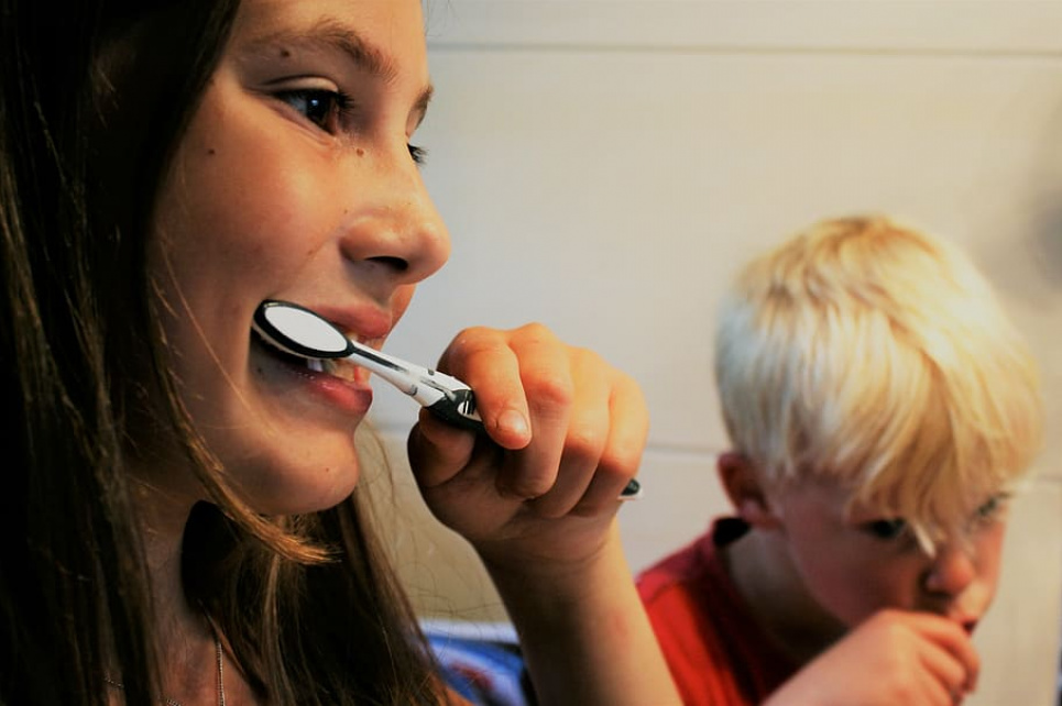 Пептидная зубная паста, которая сама устраняет повреждения эмали: что советует стоматолог