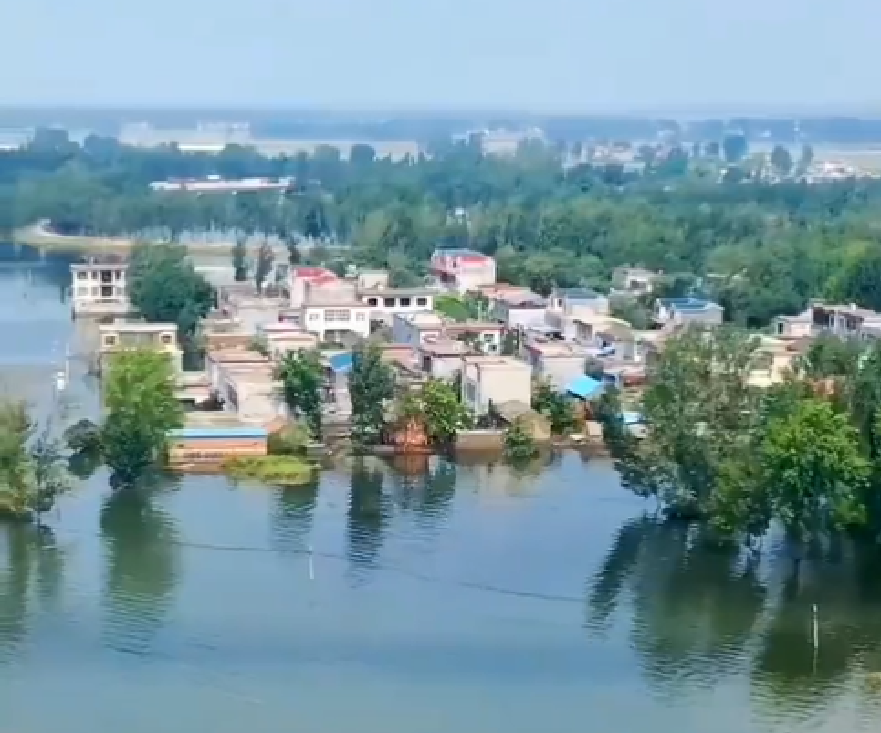 У Китаї повені набрали обертів, вода не спадає (ВІДЕО)