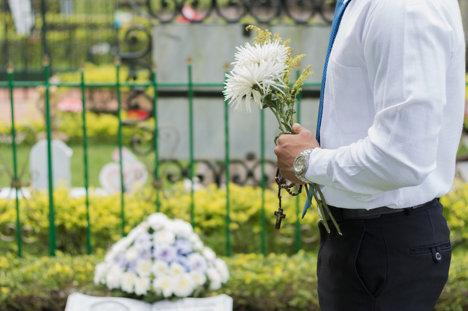 Смерть може бути одним із найбільш незафіксованих побічних ефектів вакцини — експерт