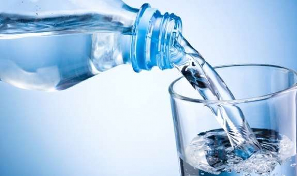 Чистая питьевая вода — бесплатно. В Киеве запустили экологический проект Refill Фото: Погляд