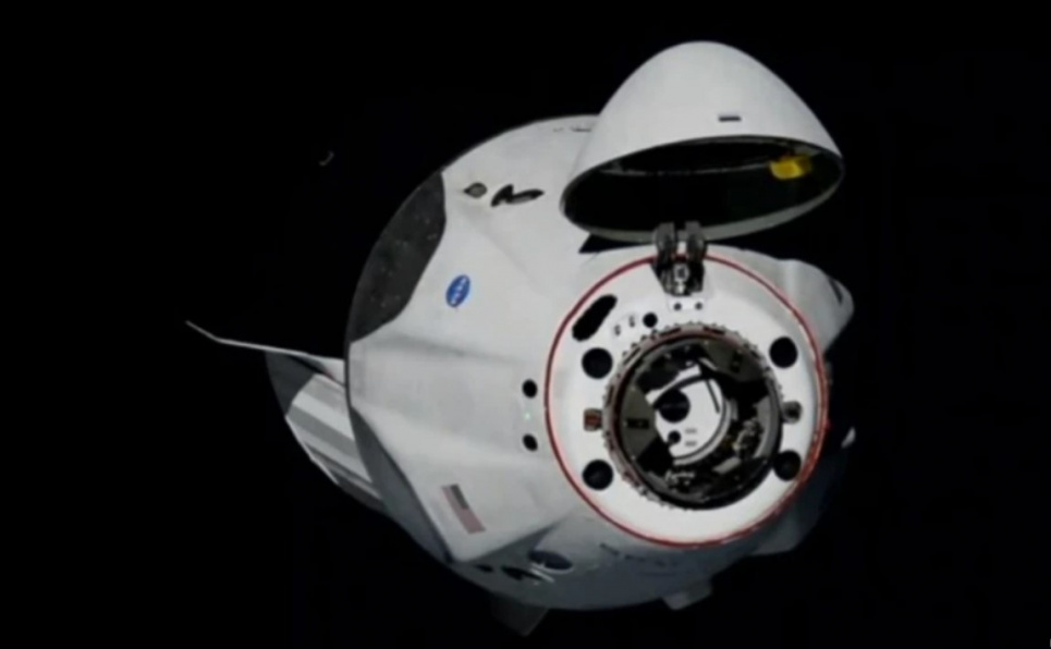 Перший пішов: SpaceX запустила в космос туристичний екіпаж у складі чотирьох осіб (ФОТО, ВІДЕО) Фото: скрін із відео
