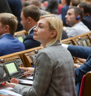 Депутатів пропонують перевіряти у нарколога та психіатра перед початком роботи Депутати