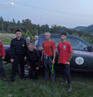 Сезон грибів: рятувальники розповіли що робити, якщо заблукали або знайшли вибухівку у лісі Фото ДСНС: грибники, яких врятували надзвичайники