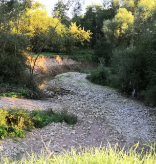 Рівень водного стресу України та що буде з водою у південних і східних регіонах Пересохле русло річки Бережничка у с. Середній Угринів, Калуського р-ну, Івано-Франківської обл. Джерело: Галицький Кореспондент.