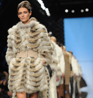 Модні доми Saint Laurent і Brioni відмовились від натурального хутра в осінніх колекціях 2022 року Фото:
ALLinclusive