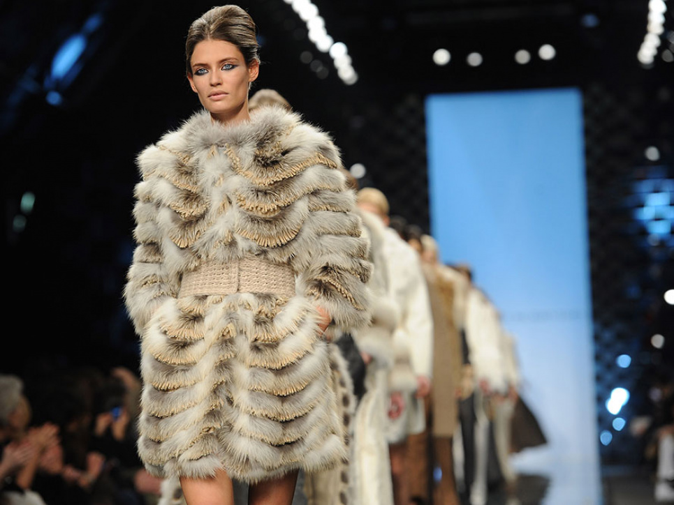 Модные дома Saint Laurent и Brioni отказались от натурального меха в осенних коллекциях 2022 Фото:
ALLinclusive