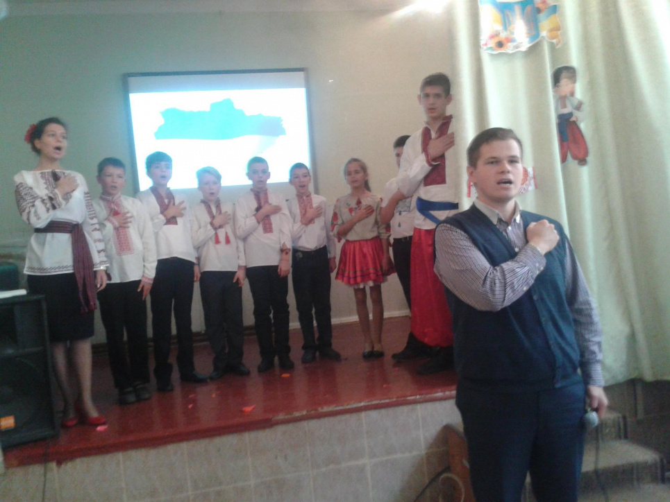 Директор школи позивається на КМУ, вимагаючи скасувати нові карантинні обмеження для вчителів (ВІДЕО) Дмитро Ламза під час заходу у своїй школі. Фото з соцмереж