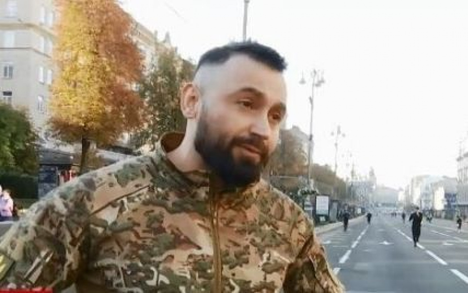 Ветеран Леонід Остальцев здолав 10 км марафону у військовому спорядженні вагою 30 кг (ВІДЕО) Фото: скрін із відео