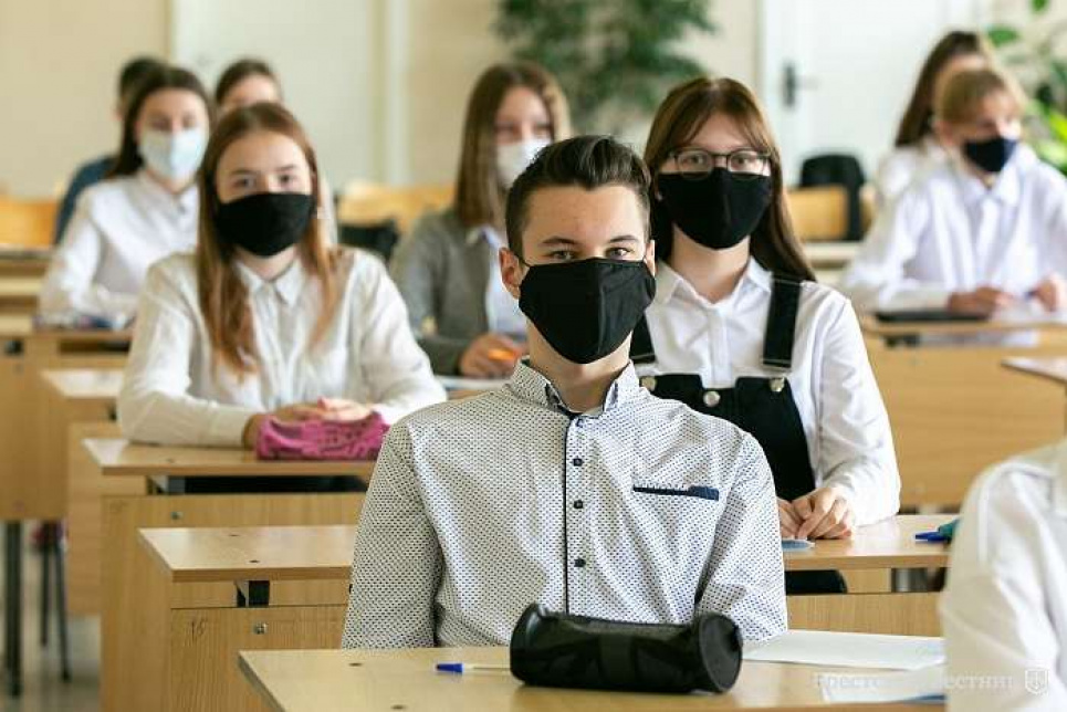 У Кабміні розповіли, як працюватимуть школи у «червоній» зоні карантину Фото:
Главком