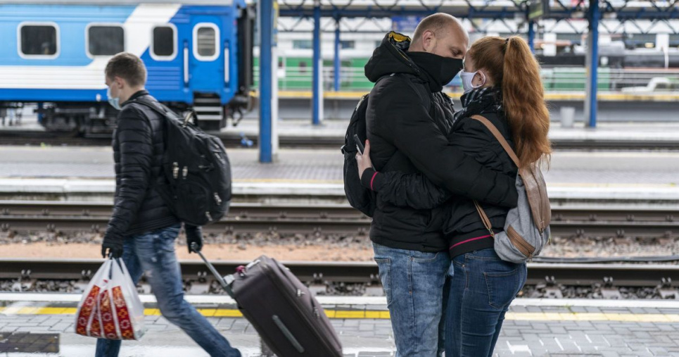 На поїзд не пускатимуть без «коронавірусних» документів, на вокзалах з'являться лабораторії для екпрес-тестів COVID
