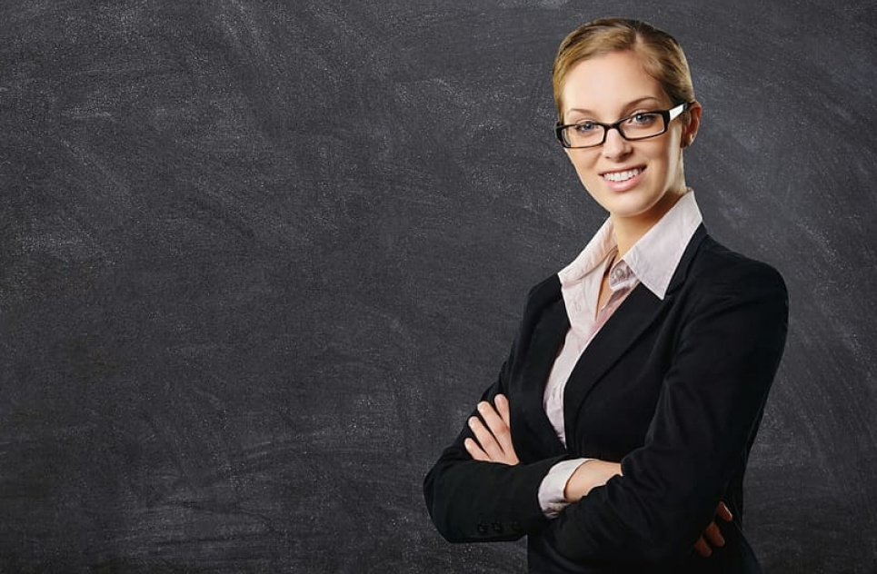 Профсоюз работников образования призывает своих невакцинированных членов не бояться отстранения от работы Учитель