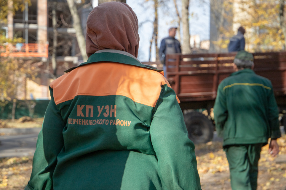 У Києві під час загальноміської толоки зібрали 1200 кубометрів листя та сміття (ФОТО) Фото: КМДА