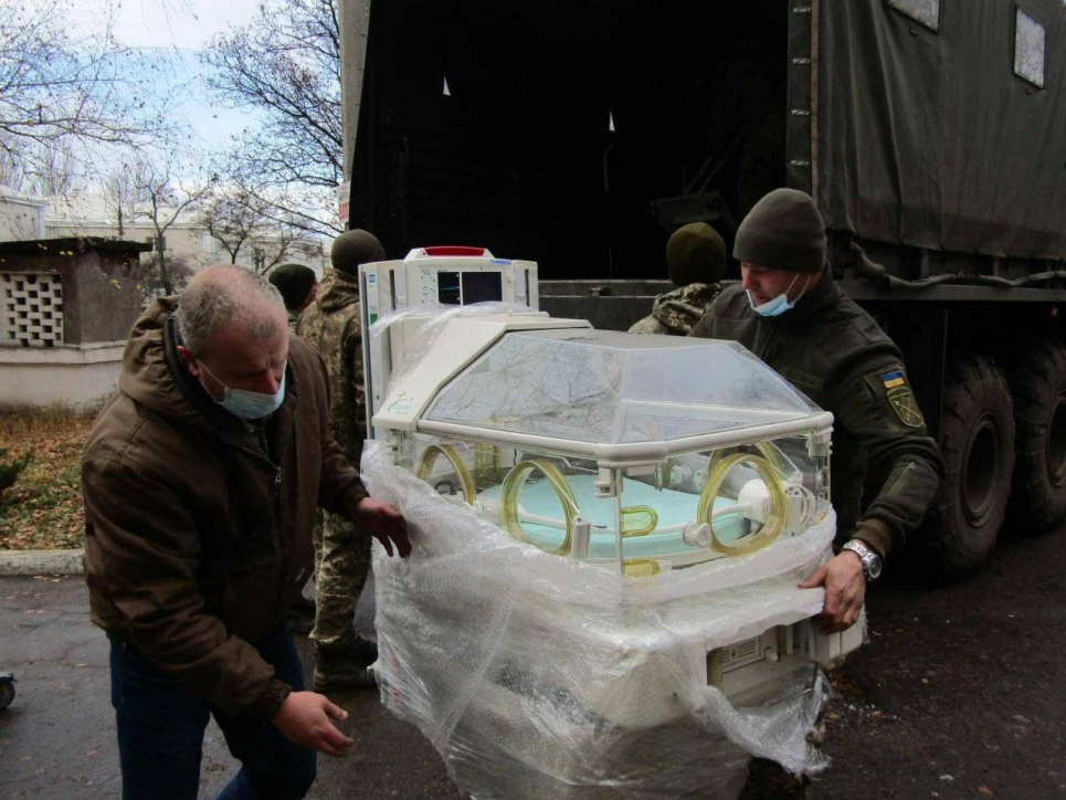 В перинатальный центр Краматорска и Мирноградскую больницу передали инкубаторы интенсивной терапии Инкубаторы интенсивной терапии «GE Giraffe»
