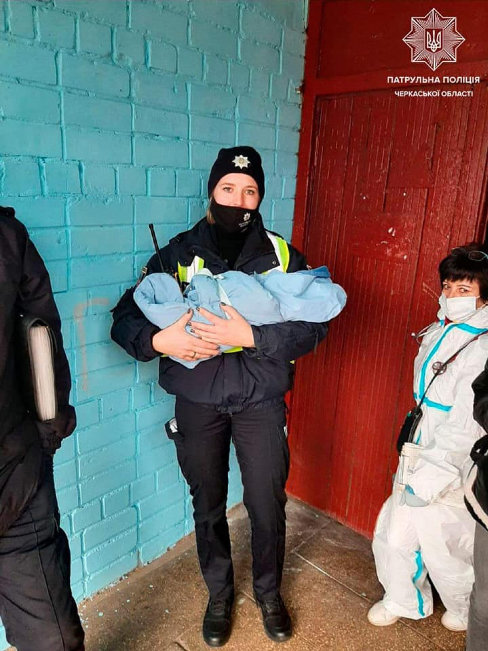 З бурим обличчям, мати ледь не придушила: на Черкащині врятували новонародженого у п'яної жінки (ФОТО) Фото: Нацполіція
