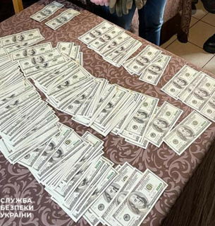 В Киевской области чиновники райсовета за взятки меняли целевое назначение земельных участков Фото: СБУ