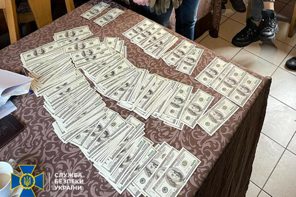 В Киевской области чиновники райсовета за взятки меняли целевое назначение земельных участков Фото: СБУ