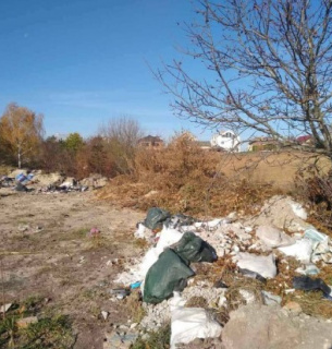 В Ровенской области свалка у дороги и домов загрязнила 3,6 га земли Фото: ГЭИ