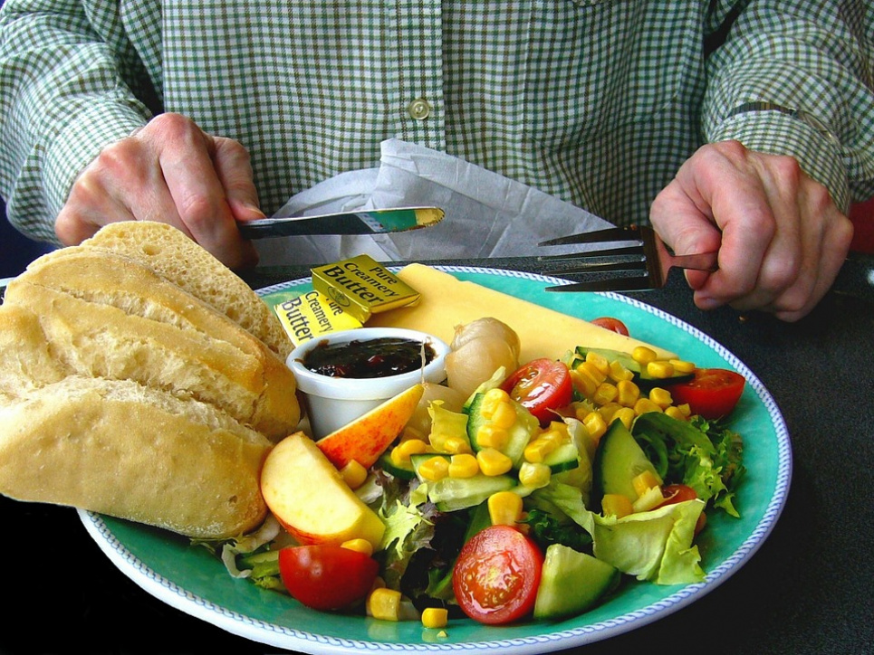 Небезпечні продукти для людей похилого віку