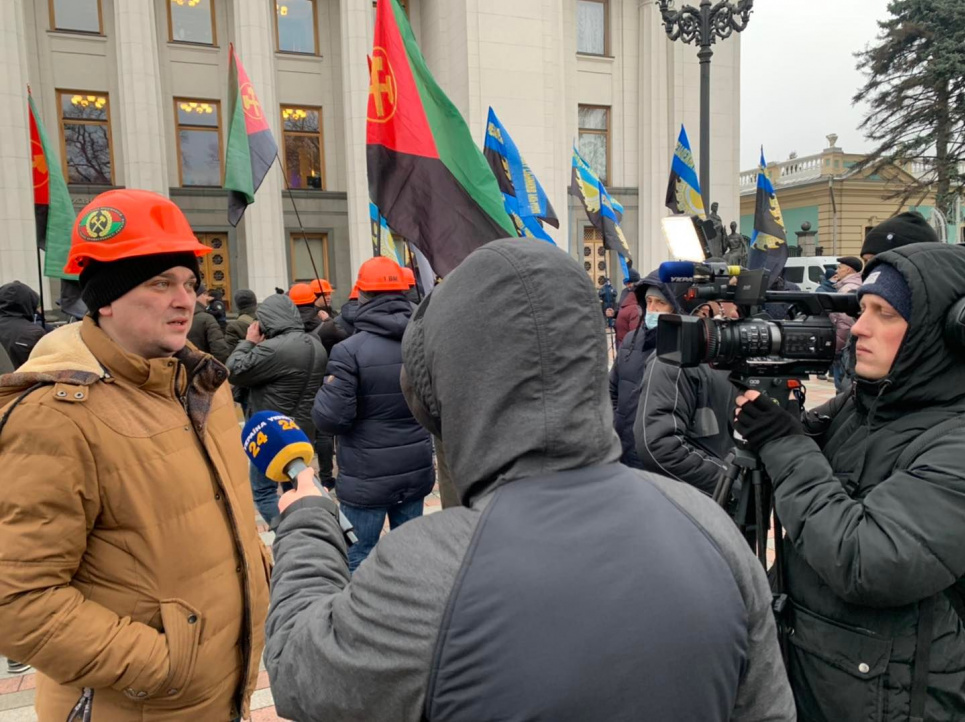 В Киеве продолжается протест горняков госшахт (ФОТО) Митинг горняков
