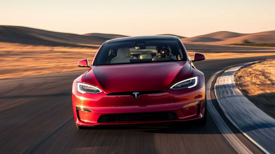 Рекорд: Tesla Model S проїхала 1210 км без підзарядки