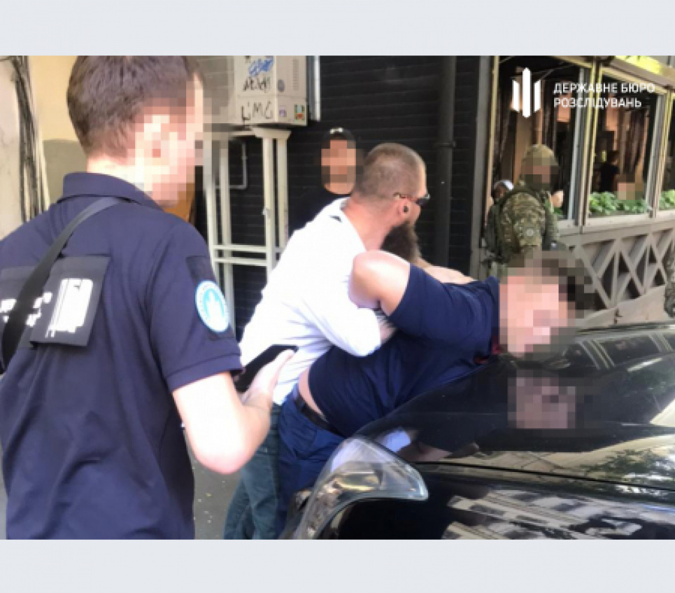 Посадовець Держекоінспекції, який попався на хабарі, перебуває у розшуку Інтерполу — ДБР Фото: ДБР