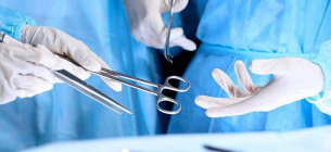 Хірурги трьох лікарень провели унікальну операцію аби зупинити рак кісток