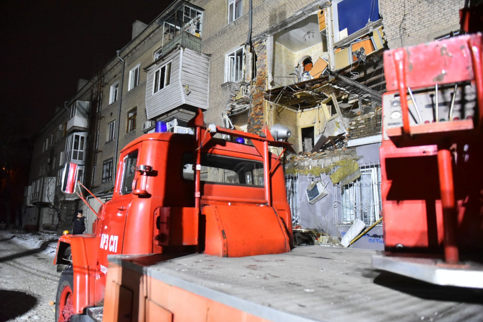 Вибух у Запоріжжі: одна загибла, поверх просів, несучі конструкції укріплюють домкратами (Відео) ДСНС
