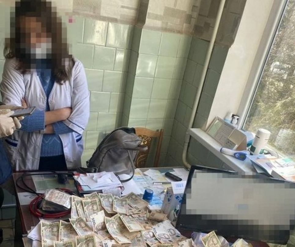 2,5 млн грн за фальшивые COVID-сертификаты – черкасским медикам готовят сообщение о подозрении COVID-сертификат