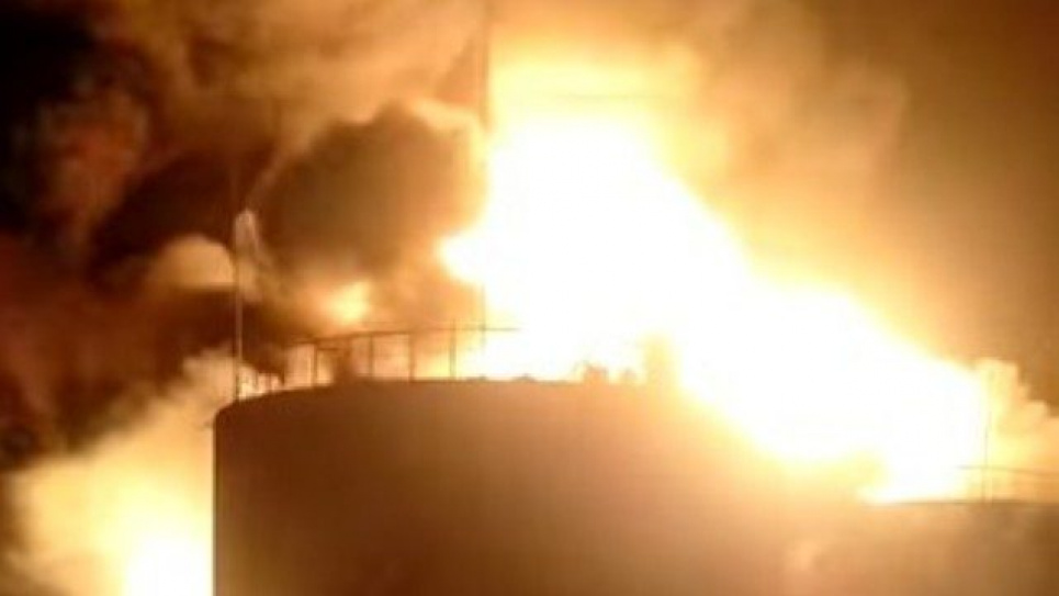 Фото пожежі нафтобази у Василькові