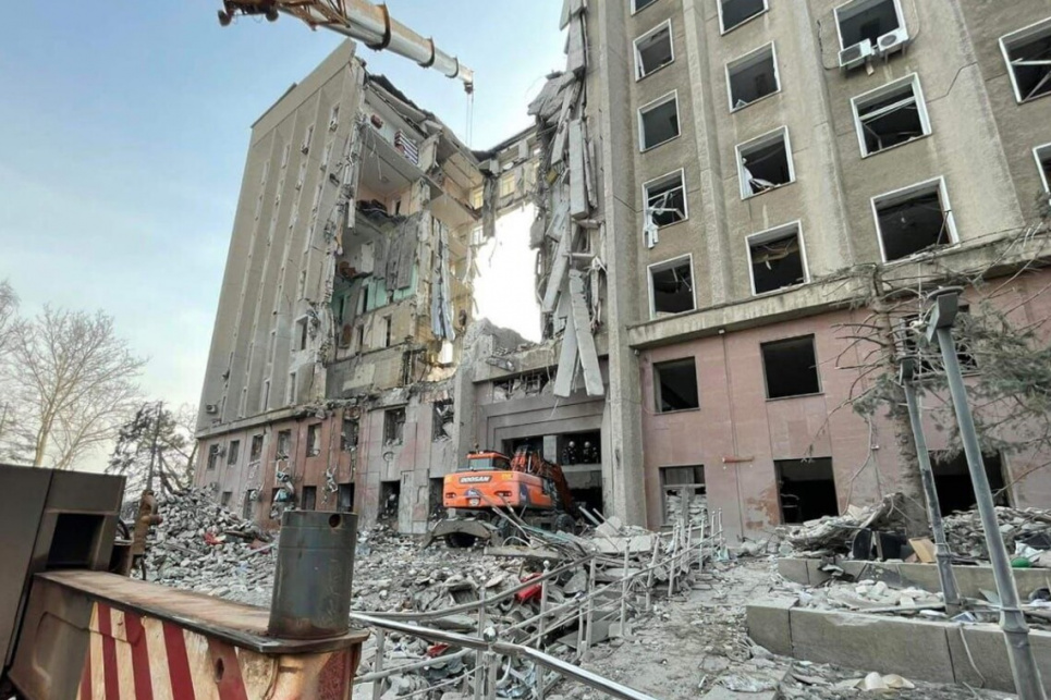 13 загиблих та 33 поранених – розбір будівлі Миколаївської ОДА ще триває