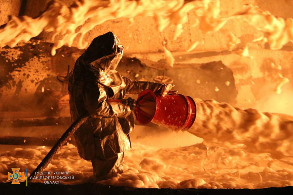 Вночі Росія обстріляла Дніпропетровщину: спалахнула жахлива пожежа, знищено нафтобазу