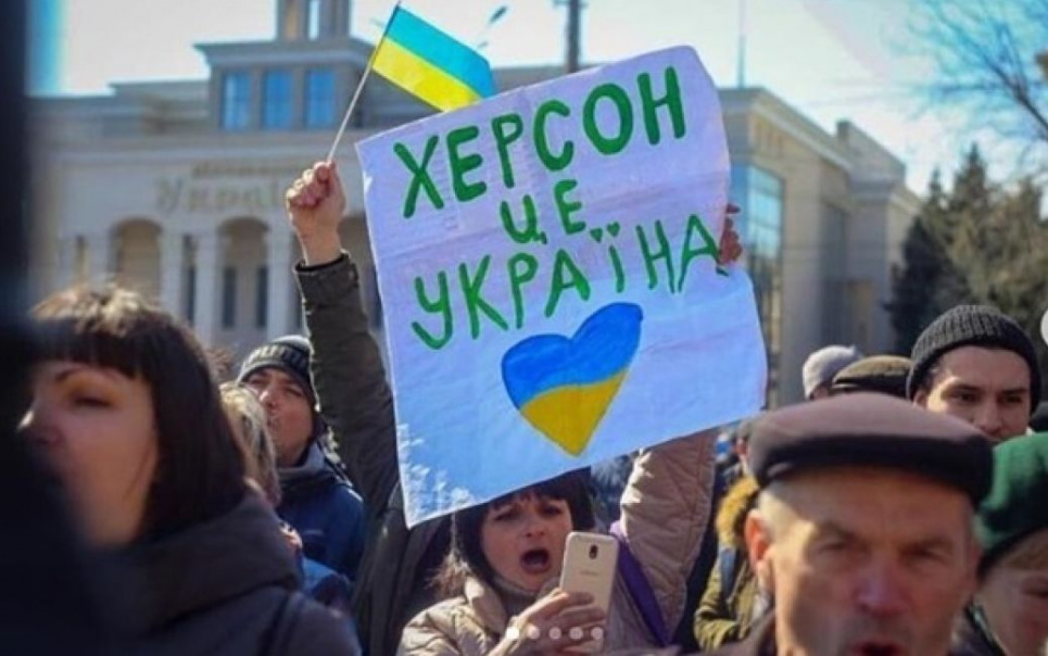 Окупанти розігнали мітинг в Херсоні світлошумовими гранатами та сльозогінним газом, є постраждалі
