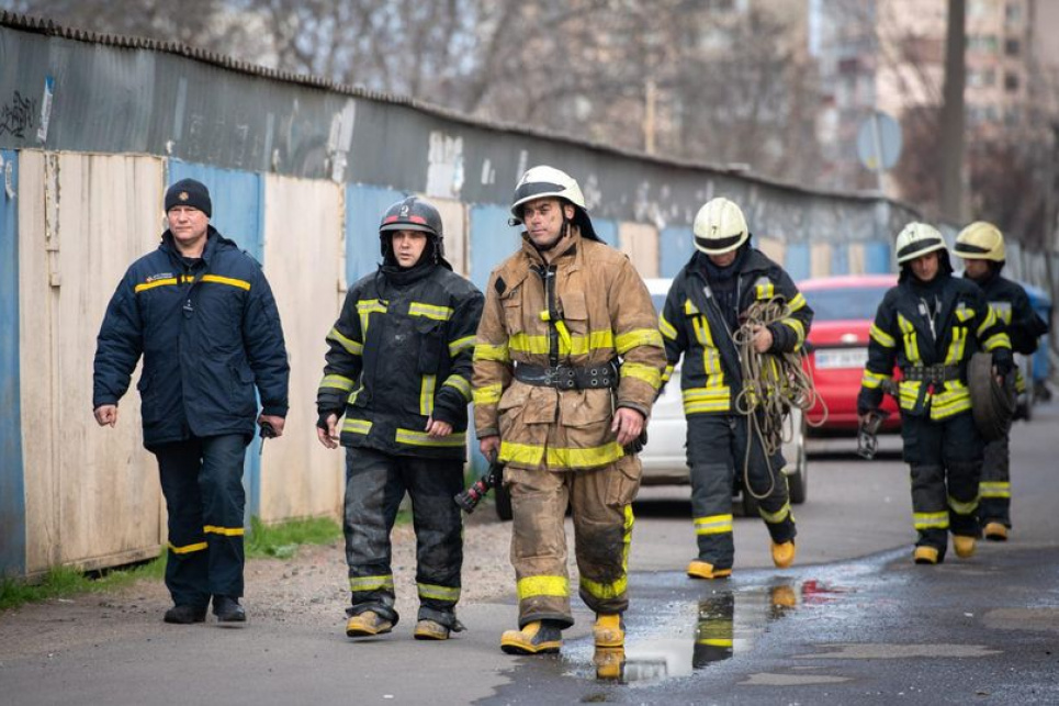 «Вбили хлопчика, поранили дівчинку..» - Президент про удар по Одесі (ВІДЕО з місця подій)
