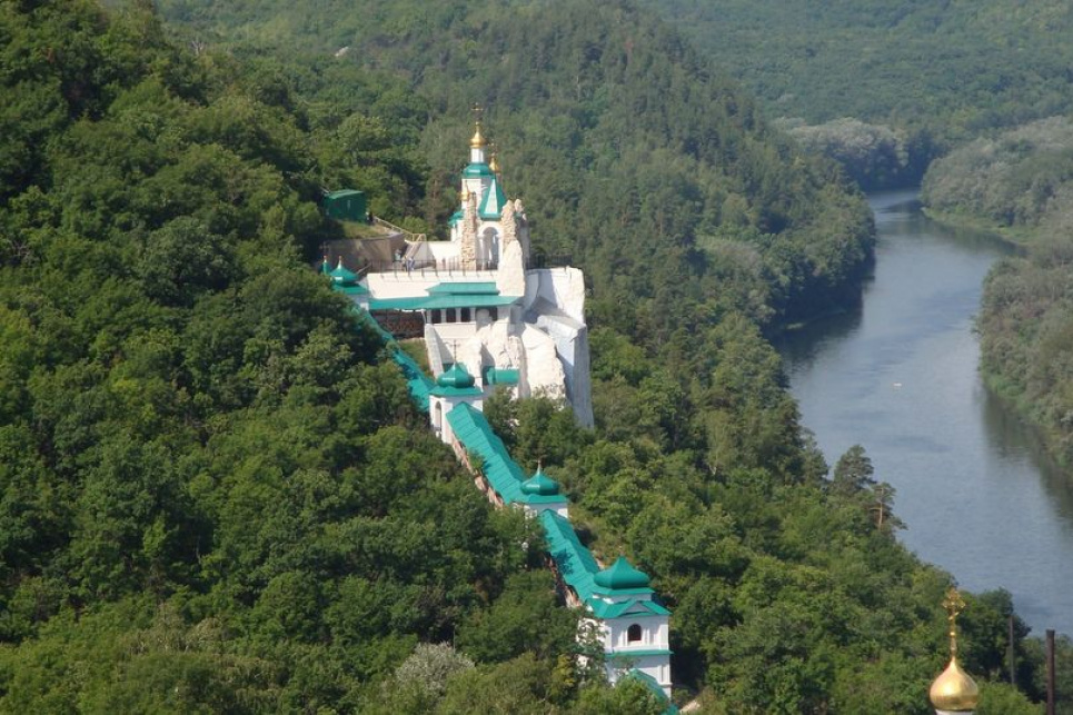 У Нацпарку "Святі гори" та у Чорноморському біосферному заповіднику горять тисячі гектарів лісів
